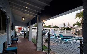 Hollywood Gardens Inn & Suites